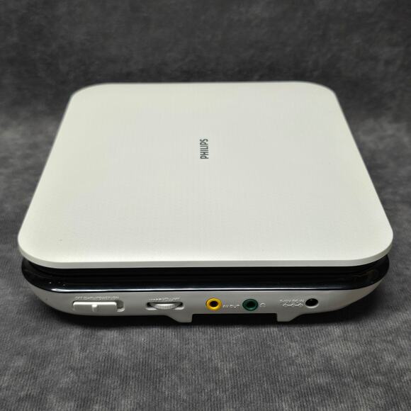 Philips 7" Portable DVD Player PD703 / 37 & Travelling Carrying Case - Picture 6 of 15